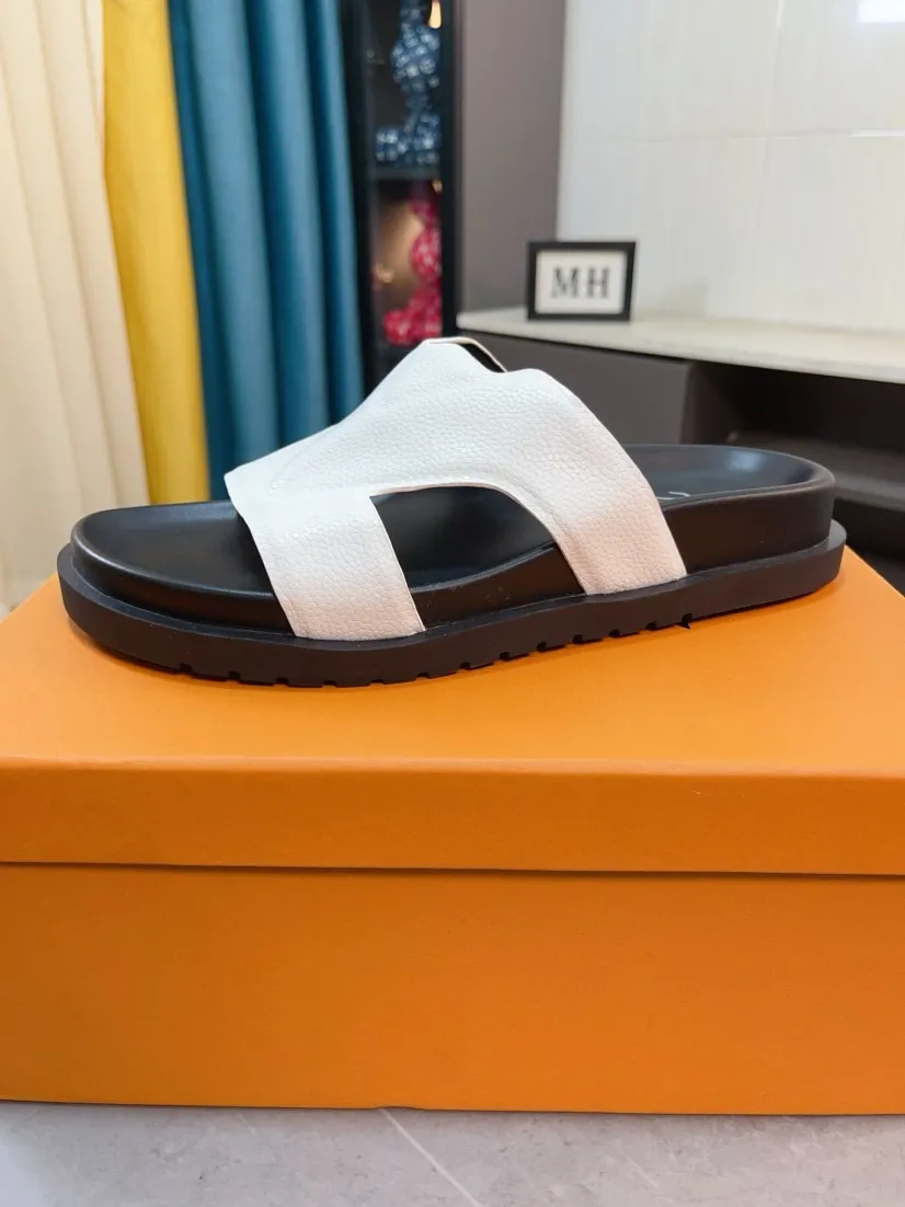 Men's shoes💰300🌹🌹【LV】Multi-color new men's slippers, original top-quality version, original special cowhide with pebbled embossing➕sheepskin on the inner and side, non-slip combination sole, more stable walking, more comfortable and lightweight, high-end and generous, size: 38~44